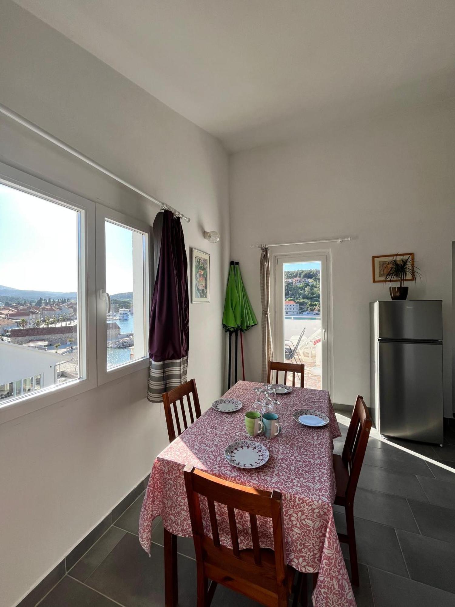 Apartments Peronja Jelsa Seafront 외부 사진