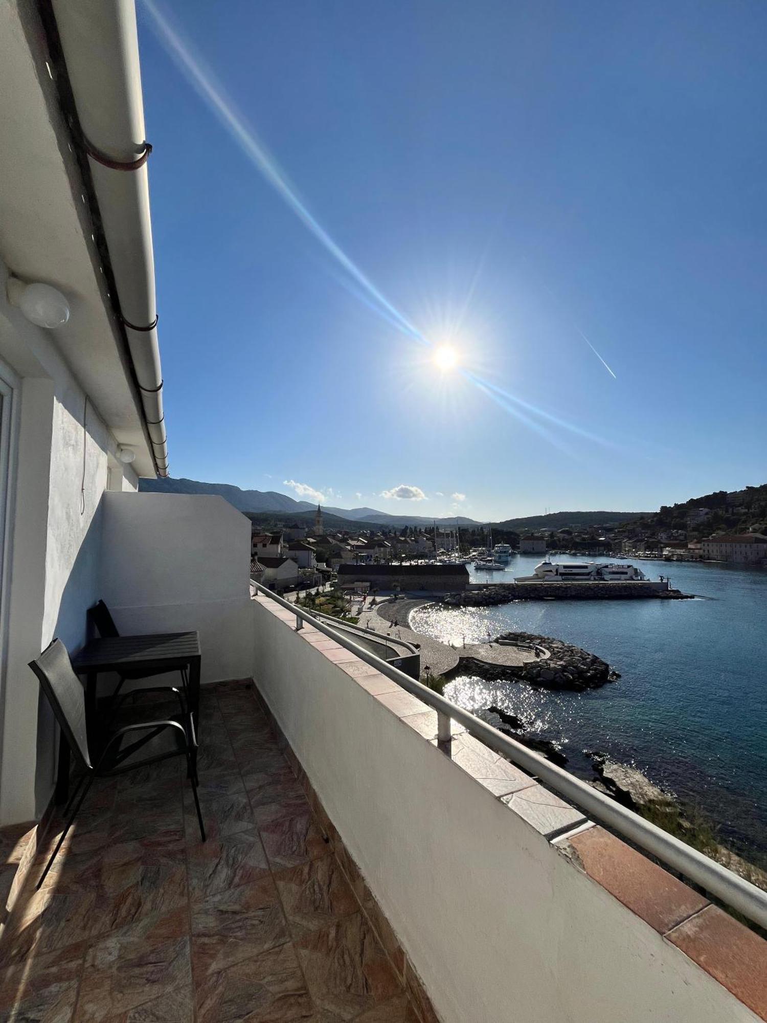 Apartments Peronja Jelsa Seafront 외부 사진