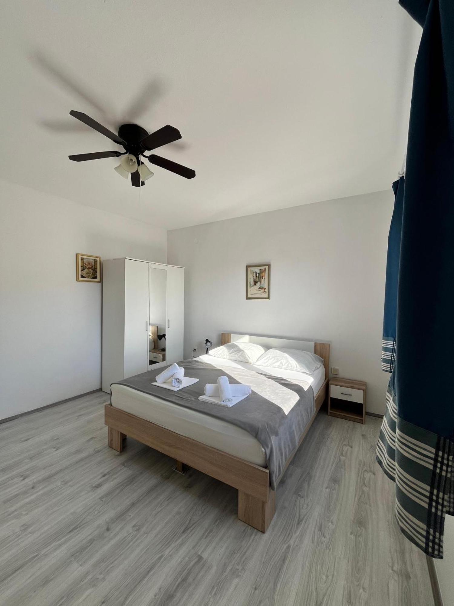 Apartments Peronja Jelsa Seafront 외부 사진