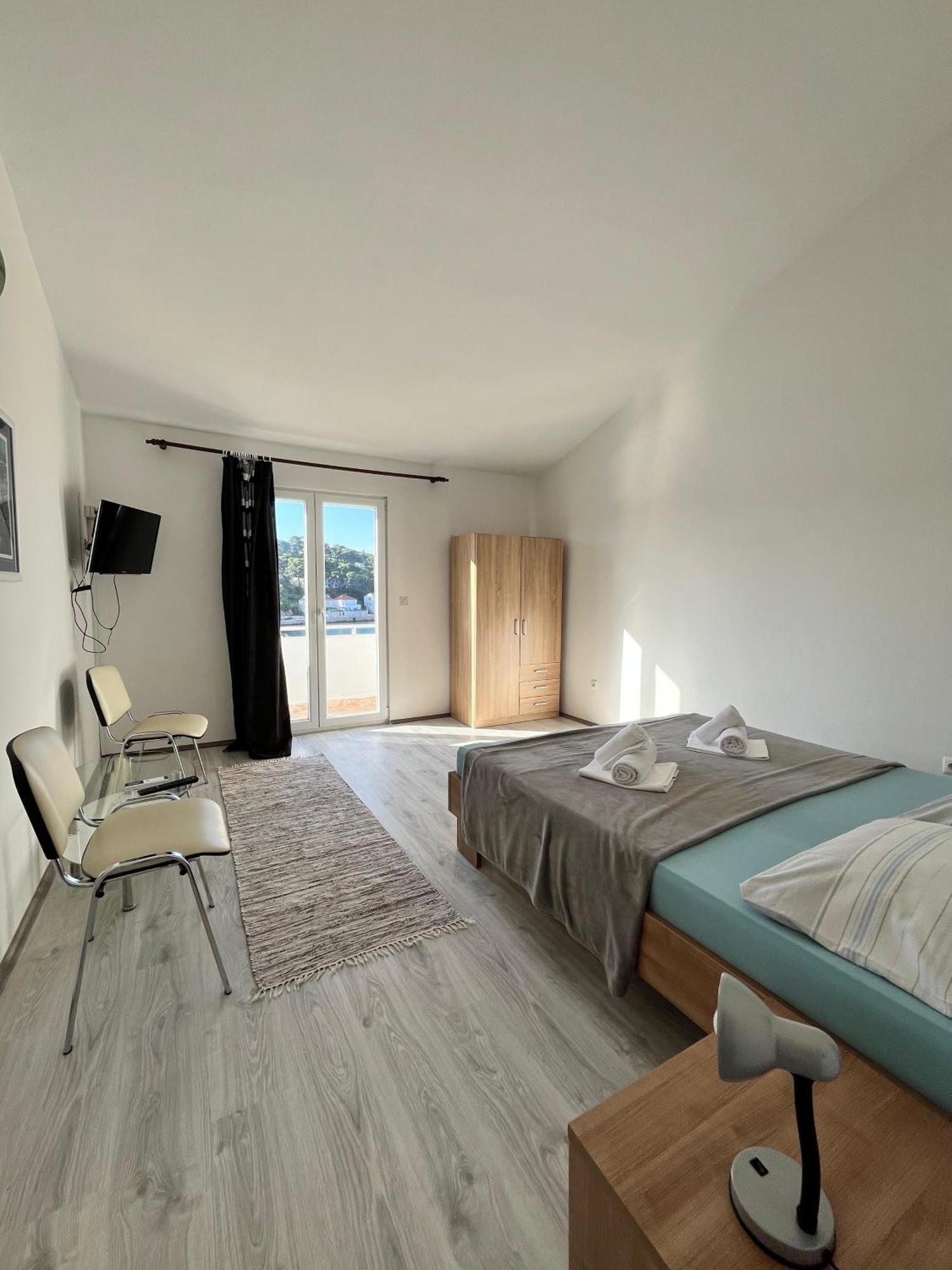 Apartments Peronja Jelsa Seafront 외부 사진