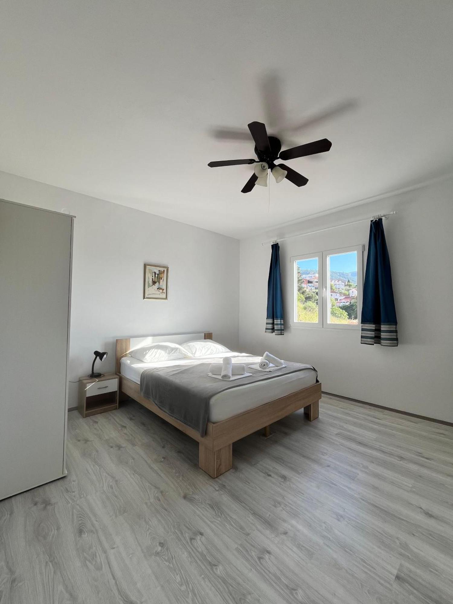 Apartments Peronja Jelsa Seafront 외부 사진
