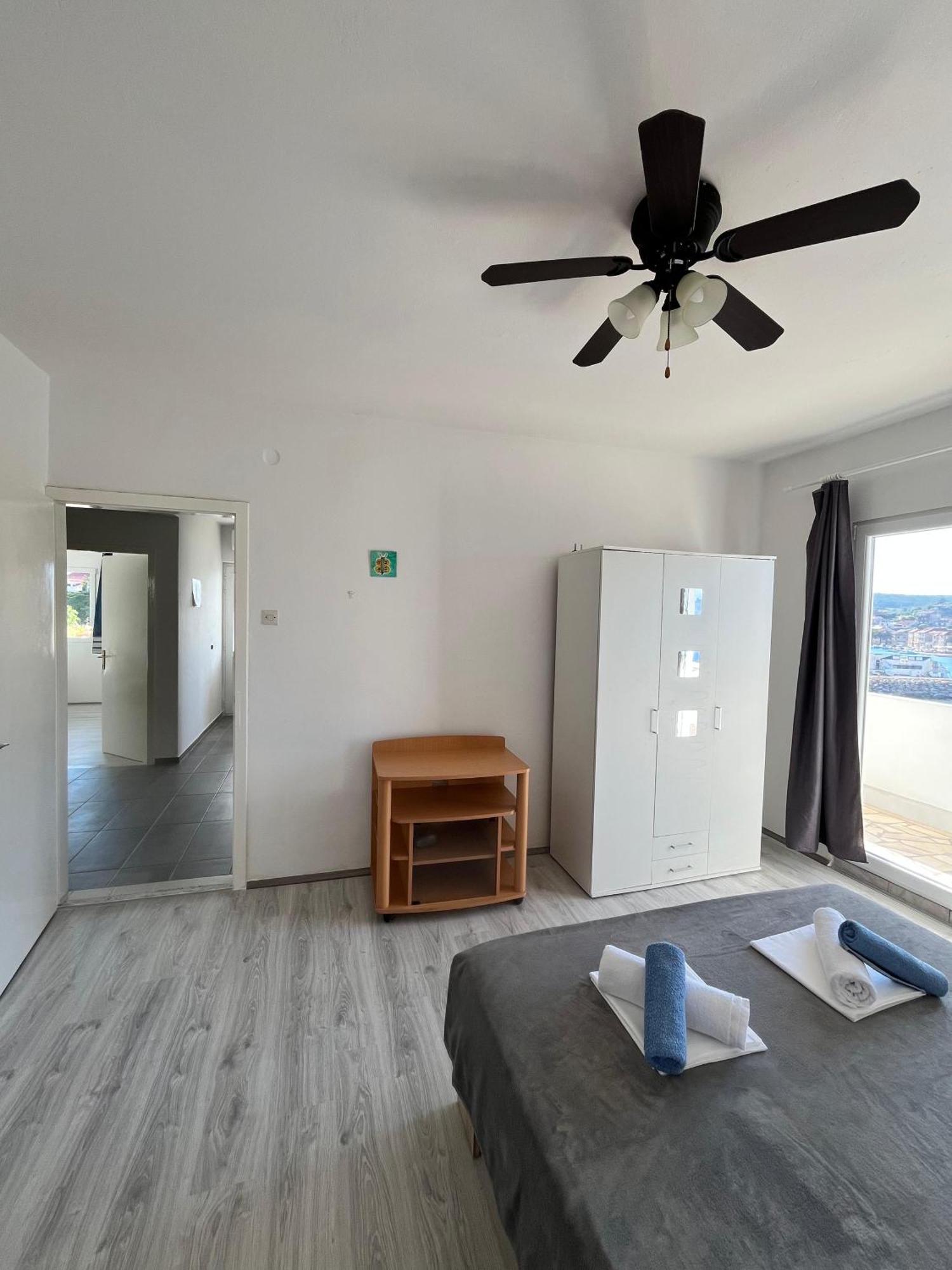 Apartments Peronja Jelsa Seafront 외부 사진